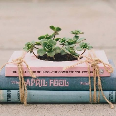 book art diy, diy book wall art, book art, book crafts. book crafts diy