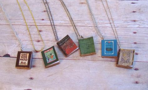 book art diy, diy book wall art, book art, book crafts. book crafts diy