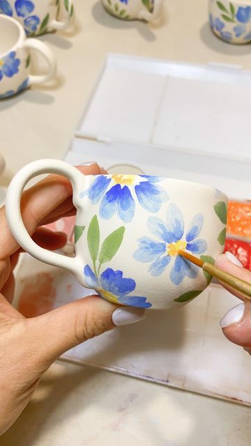 pottery painting ideas, hand painted pottery, painted pottery, easy pottery painting ideas, cute pottery painting ideas, mug pottery painting ideas, pottery painting ideas for beginners, pottery bowl painting ideas, pottery vase painting ideas, pottery plate painting ideas, creative pottery painting ideas
