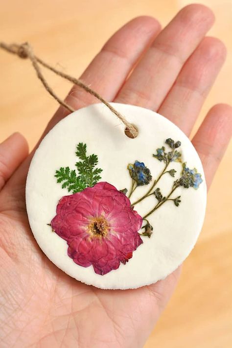 pressed flower crafts, dried flowers ideas, pressed flowers, dried flowers ideas decor, what to do with pressed flowers